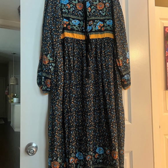 Black floral summer long sleeve midi dress with Tie Top Detail - Picture 4 of 4